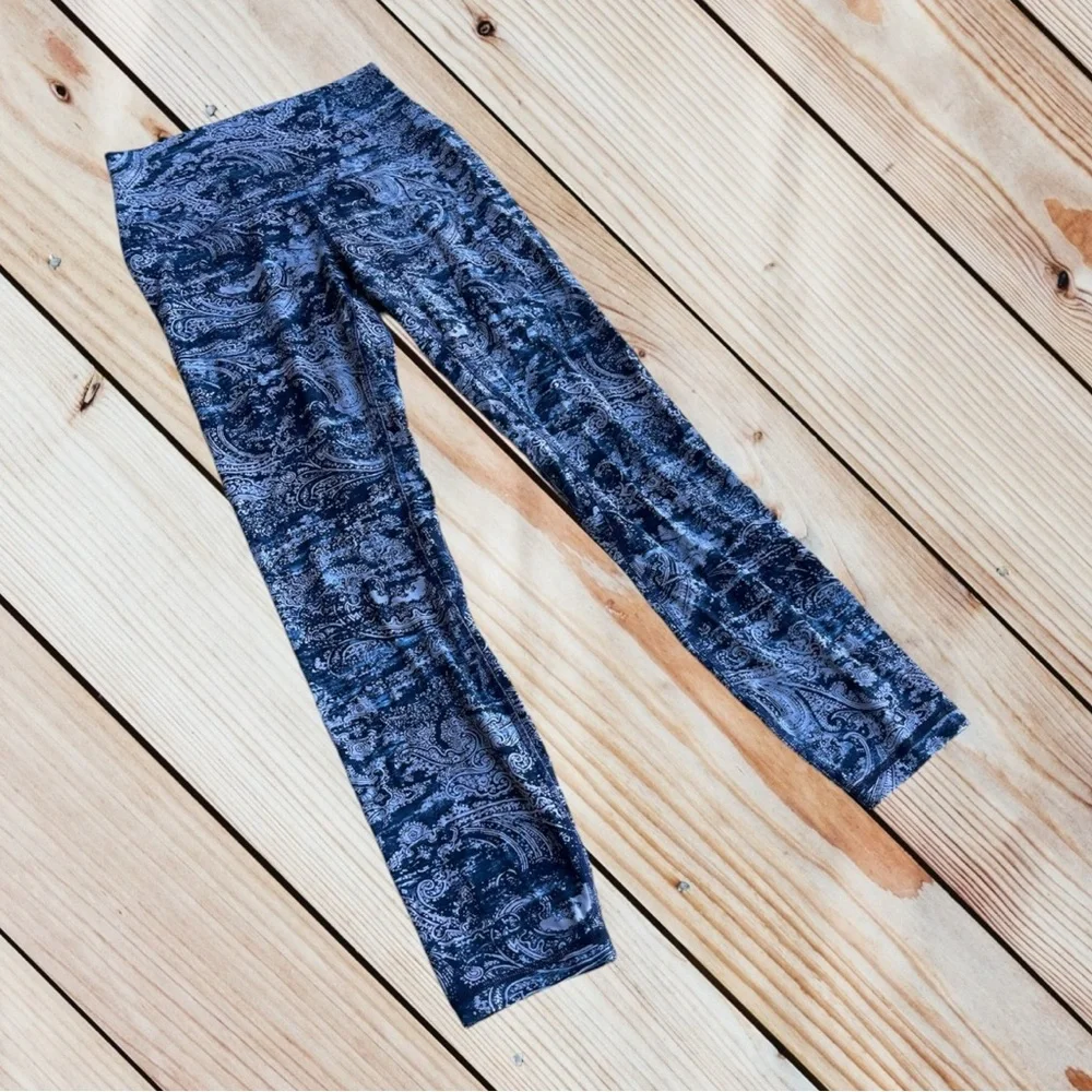 NWT Lululemon size 4 align blue paisley leggings